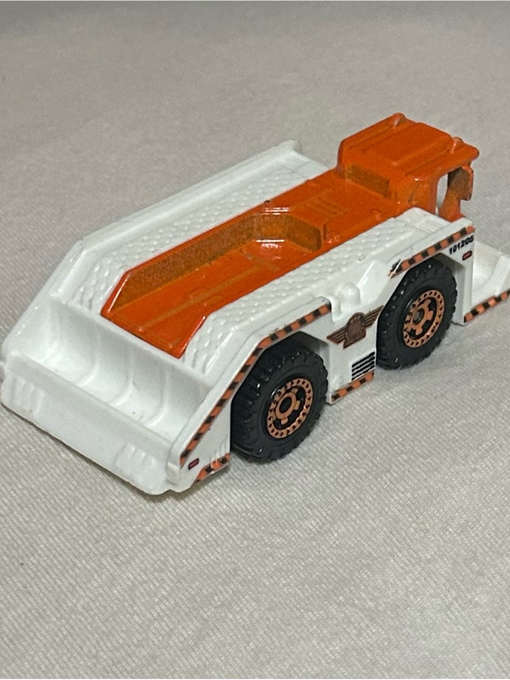 Matchbox Runway Wrangler MBX Aircraft Service Tug Orange & White Diecast